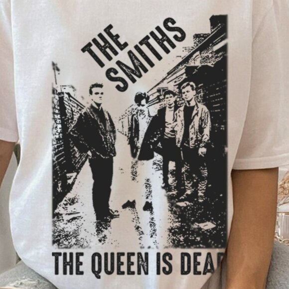 The Smiths The Queen Is Dead Graphic T-Shirt Rock Music Band Fan Gift Tee 79 - Picture 2 of 6